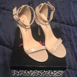 NWT Women’s Anne Michelle tan heels